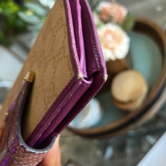 Gucci wallet long beige with purple leather lining and interior. - Picture 6 of 9